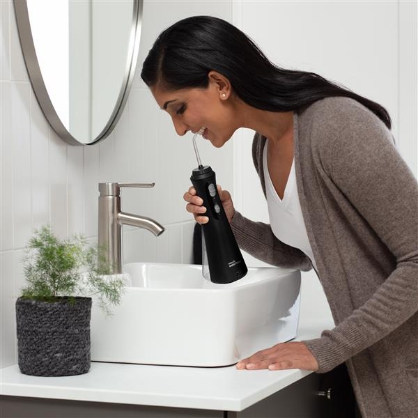 using-cordless-plus-water-flosse