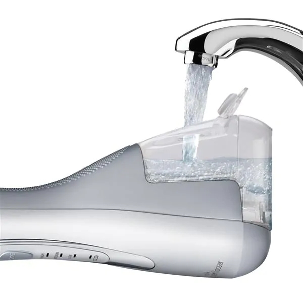 filling-water-reservoir-cordless