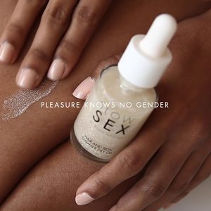 Суха олія-шимер для волосся та тіла Bijoux Indiscrets Slow Sex Hair and skin shimmer dry oil