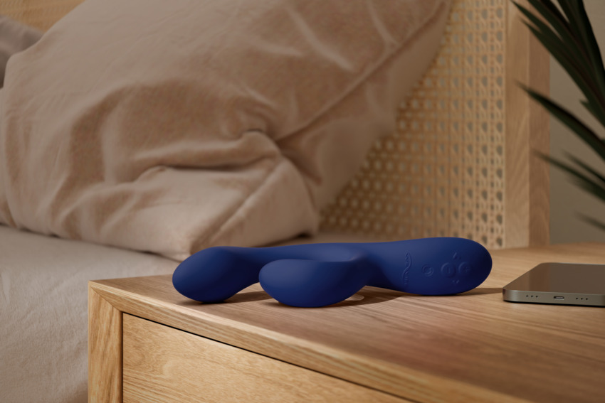 Смарт вібратор-кролик We-Vibe Nova Midnight Blue, ергономічний, регульований кут нахилу стовбура