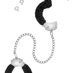 Металеві поножі з хутром Fetish Tentation Adjustable metal and fur ankle cuffs, 2 ключі