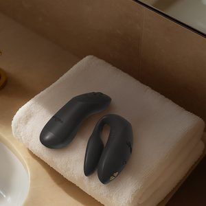 Вібратор для пар We-Vibe Chorus Pro Satin Black з пультом і додатком, чорний
