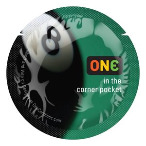 Презерватив ONE Color Sensations ONE is the corner pocket, 1 шт, чорний, гладенький, зі змазкою