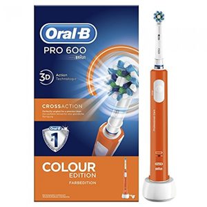Зубна щітка Oral-B Cross Action Pro 600