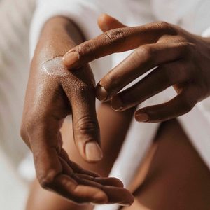 Суха олія-шимер для волосся та тіла Bijoux Indiscrets Slow Sex Hair and skin shimmer dry oil