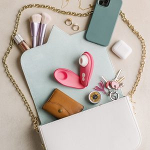 Вакуумний кліторальний стимулятор Womanizer Liberty 2 Vibrant Rose, 8 режимів, магнітна кришечка