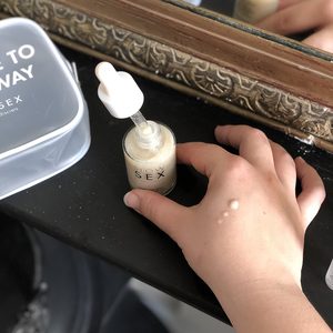 Суха олія-шимер для волосся та тіла Bijoux Indiscrets Slow Sex Hair and skin shimmer dry oil