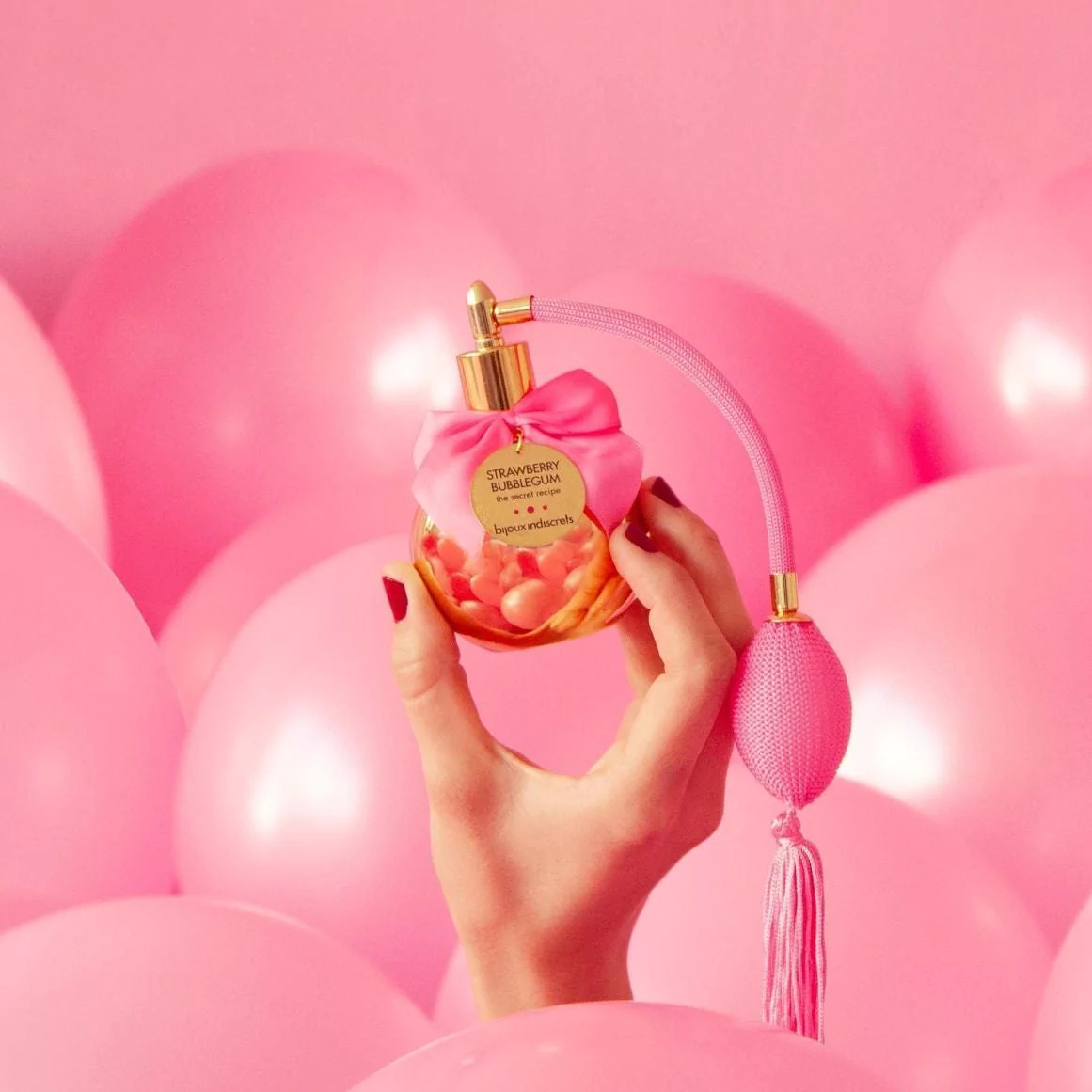 Зволожувальний спрей для тіла Bijoux Indiscrets Bubblegum Body Mist зі збуджувальним фруктовим ароматом