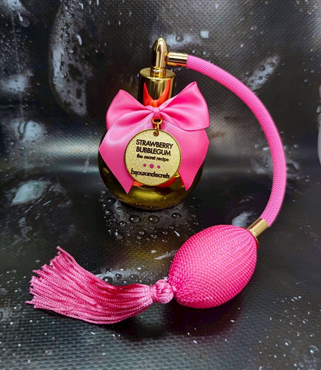 Зволожувальний спрей для тіла Bijoux Indiscrets Bubblegum Body Mist зі збуджувальним фруктовим ароматом