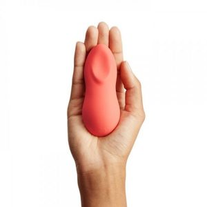 Потужний мінівібромасажер Touch X Crave Coral by We-Vibe, зручно поєднувати з проникним сексом