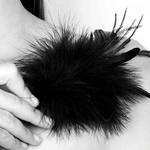 Мітелка Bijoux Indiscrets Pom Pom – feather tickler