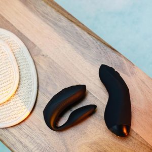 Вібратор для пар We-Vibe Chorus Pro Satin Black з пультом і додатком, чорний